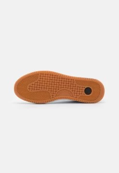 DC SHOES Striker Unisex - Sneakers Laag - White/Black -Schoenenwinkel 001539db707145a09212ec004091fdd1