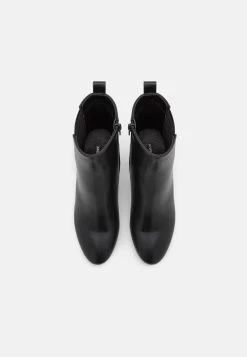 Anna Field Korte Laarzen - Black 13 Anna Field Korte Laarzen - Black -Schoenenwinkel 07d05a3c15d443089bcc870b875bddd8