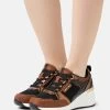 Sneakers Laag - Brown 1 Sneakers Laag - Brown -Schoenenwinkel 1726a56e7c8e4f0385f3b37d4abe3bc8