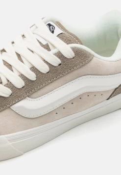 Vans Knu Skool Unisex - Skateschoenen - Beige/Light Brown/White -Schoenenwinkel 238d05ef32444177a29e31853b0263e3