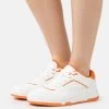 Sneakers Laag - White/Orange -Schoenenwinkel 28cb5d2d216347e481ba984f808de516