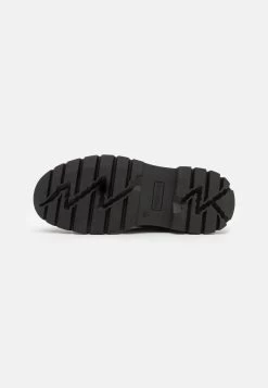 YOURTURN Unisex - Veterschoenen - Black -Schoenenwinkel 36a675ab6382460b85ec2bc8729f3aeb