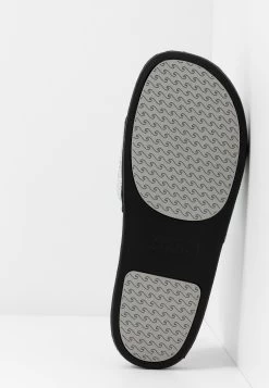 Pop Ups - Muiltjes - Black /Iridescent 15 Pop Ups - Muiltjes - Black /Iridescent -Schoenenwinkel 3c823a6f86854ac79bd4e4ebe41ad353