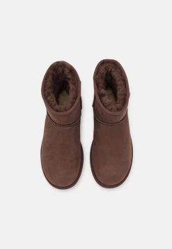 Ugg Classic Mini - Korte Laarzen - Burnt Cedar -Schoenenwinkel 46cae7722d4a42619ab234f047d8015e
