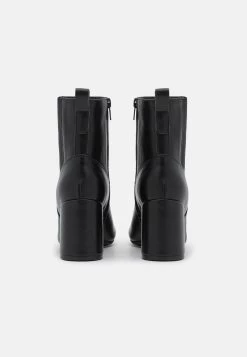 Anna Field Korte Laarzen - Black 11 Anna Field Korte Laarzen - Black -Schoenenwinkel 5d2d432fbb5944eab4f8cbec25e459e2