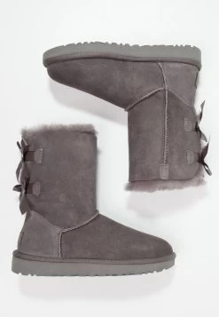 Ugg Bailey Bow - Korte Laarzen - Grey 11 Ugg Bailey Bow - Korte Laarzen - Grey -Schoenenwinkel 683e56e11a764f699e03030e0235c039
