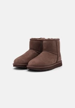 Ugg Classic Mini - Korte Laarzen - Burnt Cedar -Schoenenwinkel 6df7fd5e54c241b1a5941176699be267