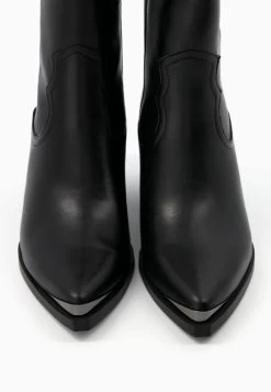 BERSHKA Heeled With Metallic Toe - Cowboy-/Bikerlaarsjes - Black 13 BERSHKA Heeled With Metallic Toe - Cowboy-/Bikerlaarsjes - Black -Schoenenwinkel 6fbcc5314b574281900be90033f9a50b