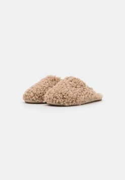 Ugg Maxi Curly Slide - Pantoffels - Sand 10 Ugg Maxi Curly Slide - Pantoffels - Sand -Schoenenwinkel 78ba8cb5354e4d749fce1bcfc355f5ff