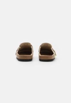 Pier One Leather Unisex - Pantoffels - Beige 10 Pier One Leather Unisex - Pantoffels - Beige -Schoenenwinkel 7fc4209f0b9d443b96717beece6deee4