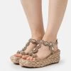 Alma En Pena Sandalen Met Sleehak - Beige 2 Alma En Pena Sandalen Met Sleehak - Beige -Schoenenwinkel 92087546ab5a4ad3a065eaa93926a971