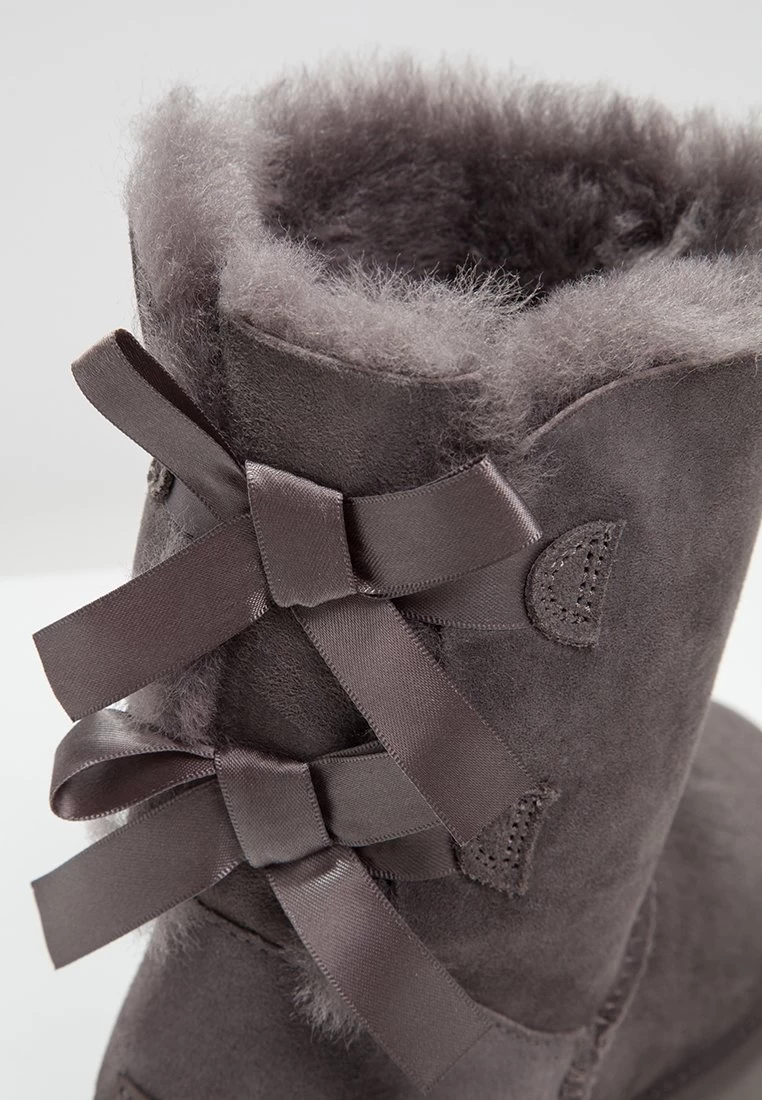 Ugg Bailey Bow - Korte Laarzen - Grey 9 Ugg Bailey Bow - Korte Laarzen - Grey - Afbeelding 7
