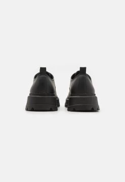 YOURTURN Unisex - Veterschoenen - Black -Schoenenwinkel aaae83047a954d1aab81392769433db6