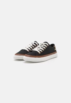 Wide Fit - Sneakers Laag - Black -Schoenenwinkel ba85ab66469c4fd7a30159ace3a0690c