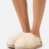 Ugg Fuzz Sugar - Pantoffels - Natural -Schoenenwinkel dacbaa059d464c96a98aeb961e3b81d7