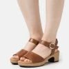 Gabor Comfort 22.071 - Clogs - Camel 1 Gabor Comfort 22.071 - Clogs - Camel -Schoenenwinkel e9d021149f034b23bde4628a382408ae