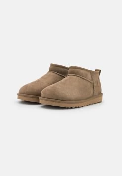 Ugg Korte Laarzen - Marrone 12 Ugg Korte Laarzen - Marrone -Schoenenwinkel eb7d42414b394181ae85b6f4f39bc53d